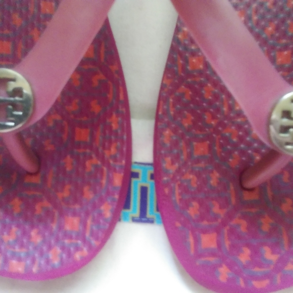 Tory Burch floral flip flop (Authentic) - Picture 3 of 7
